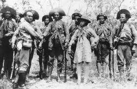 Lampião à côté de la photographe libanaise Benjamin Abraão