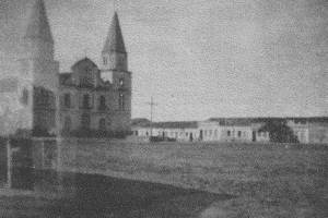 La ville de Uauá dans les années 1950, avec une vue de la Place Saint-Jean-Baptiste