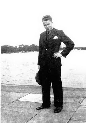 August Landmesser em momentos mais aprazíveis