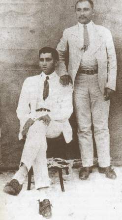 Sinhô Pereira (sentado) e seu primo Luiz Padre, dois grandes cangaceiros