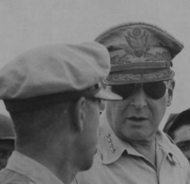 O general Douglas MacArthur
