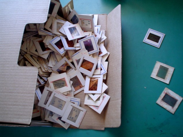 Situação como encontrei os slides originais do Projeto de Pé no Chão Também se Aprende a Ler no Arquivo Público do Estado do Rio Grande do Norte. A maioria já mofados. Espero que esta situação tenha mudado