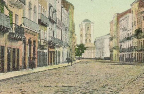 Uma rua no centro de Recife, em um tempo onde carro não existia.