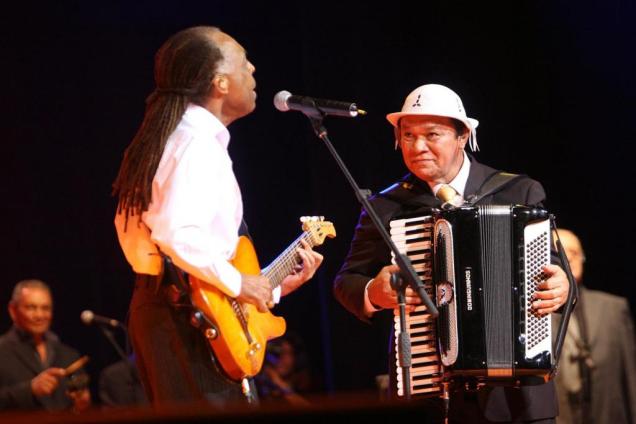 Dominguinhos e Gilberto Gil - Fonte - www.premiodemusica.com.br