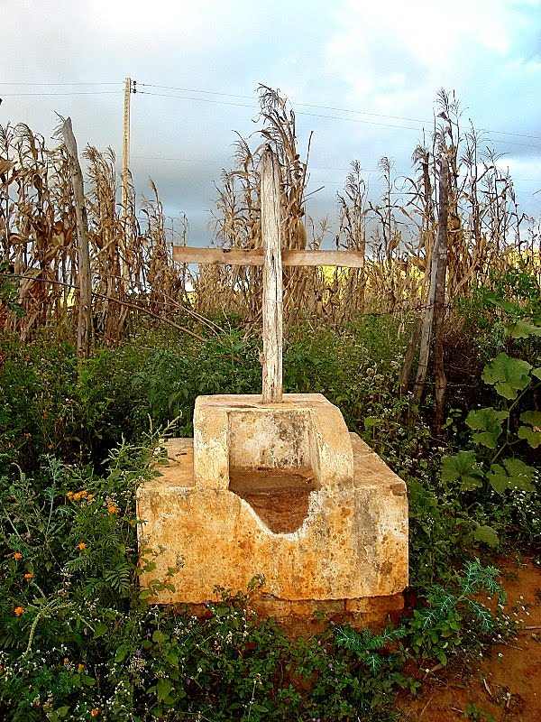 Cruz em Santa Cruz da Baixa Verde, que mostra um local onde alguém morreu de "morte matada".