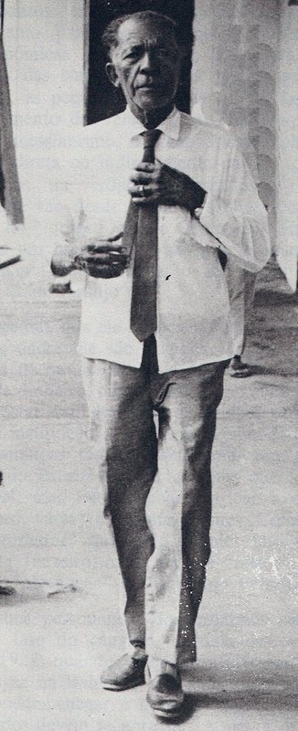 O aposentado coronel Higino José Belarmino,  em foto de Josenildo Tenório, de 1973.  Reprodução feita a partir da página 50 do livro “Lampião, o cangaceiro e o outro”, de Fernando Portela e Claudio Bojunga, edição 1982.