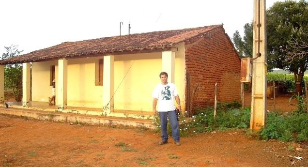 Segundo informações coletadas em Santa Cruz da Baixa Verde, esta casa reformada teria sido a fortaleza de Clementino Quelé. Entretanto este dado ficou inconclusiva devido a divergências em relações a outras informações que foram apuradas na região.