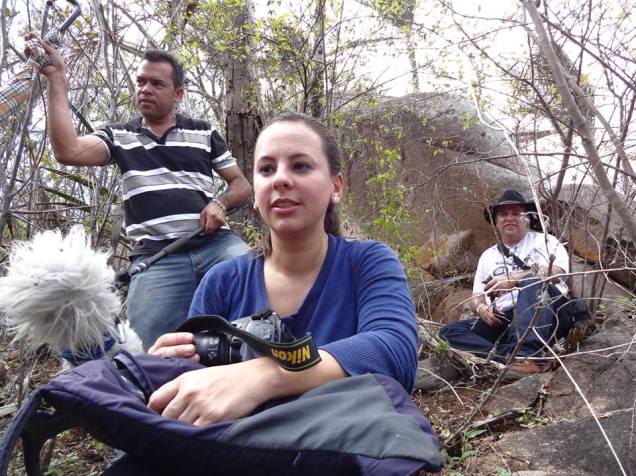 No alto da serra, junto com nosso animal de estimação, o pequinês que a tudo escutava. Era um microfone na mão do Fred, outro grande companheiro de viagem.