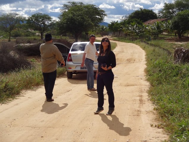 Pelos caminhos do sertão, só não sei o que a Carina estava procurando.