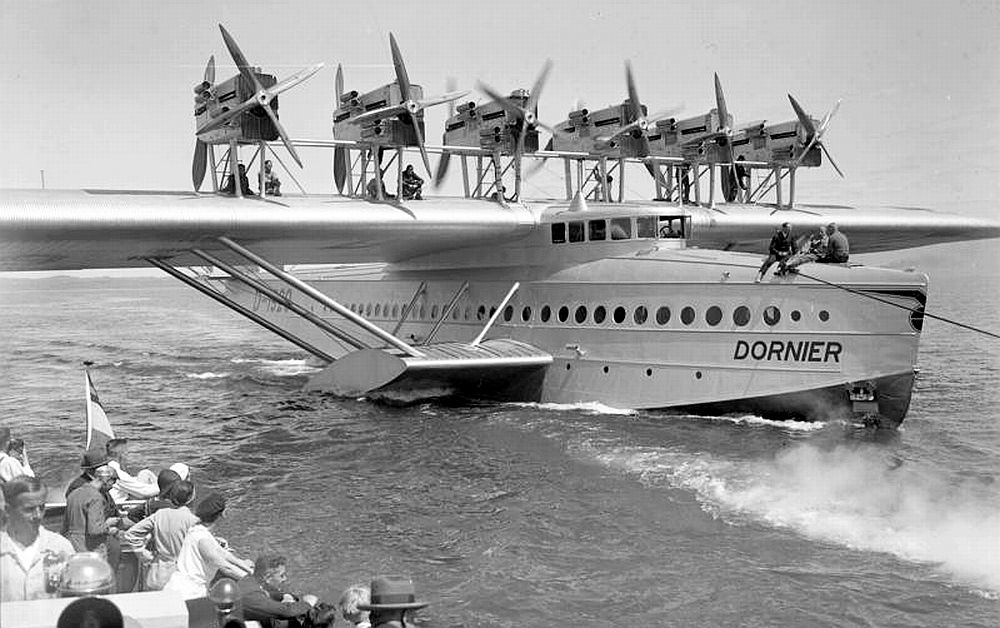 O DO X taxiando na água