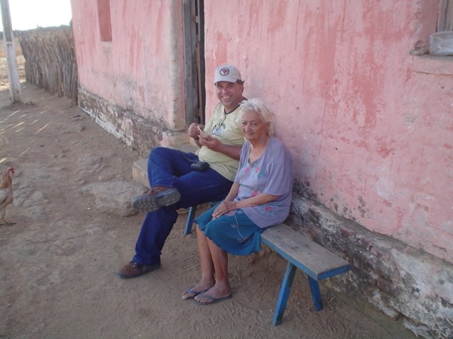 Aproveitando o conhecimento dos mais experientes, junto com um doce de leita do sertão paraibano, na tranquila hospitalidade do nosso povo