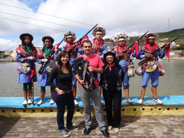 Aqui a Carina, Osvaldo estão juntos ao grupo de Xaxado de Triunfo e a nossa amiga Diana, grande batalhadora pela cultura de sua região.