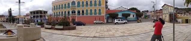 Na bela cidade serrana de Triunfo. O grande prédio antigo na foto é o cine teatro Guarany, cujo administrador é nosso amigo André Vasconcelos