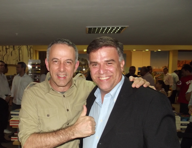 O autor deste blog junto a João Barone