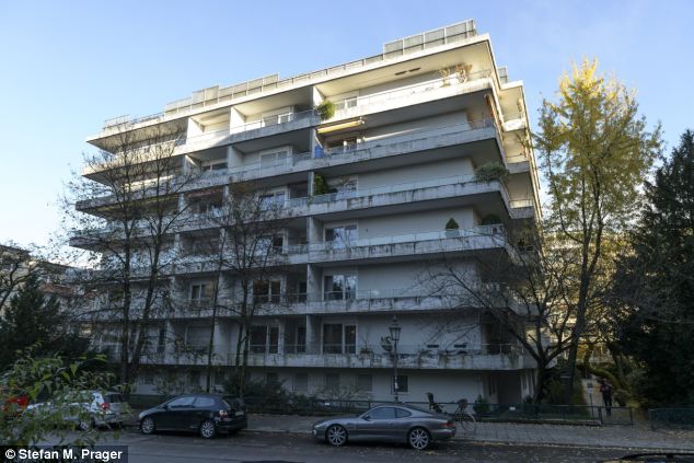 O edifício onde se localiza o apartamento que continha o tesouro artístico. 