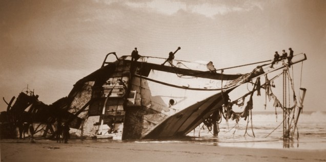 O Seine bateu em terra no dia 28 de dezembro de 1900. Vindo do Chile com uma carga de salitre e  a tripulação foi forçada a abandonar o navio em mar revolto. A barca era um desastre total e o que restou foi vendido por apenas 42 libras.