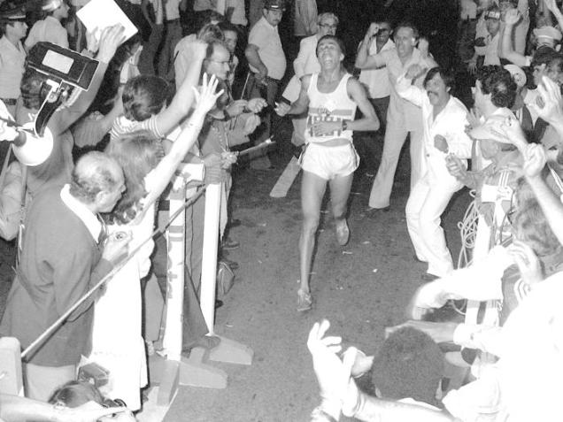 Em 1980, depois de 34 anos sem um brasileiro vencer a Corrida Internacional de Sáo Silvestre, o entao garcon Jose Joao da Silva, pernambucano da cidade de Bezerros, quebrou o jejum de vitõrias.