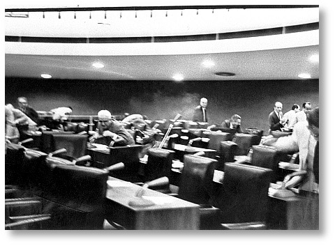 O momento do disparo. A foto rendou Prêmio Esso ao fotógrafo Efraim Frajmund em 1964