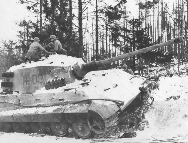 Tanque alemão destruido pelos americanos na batalha