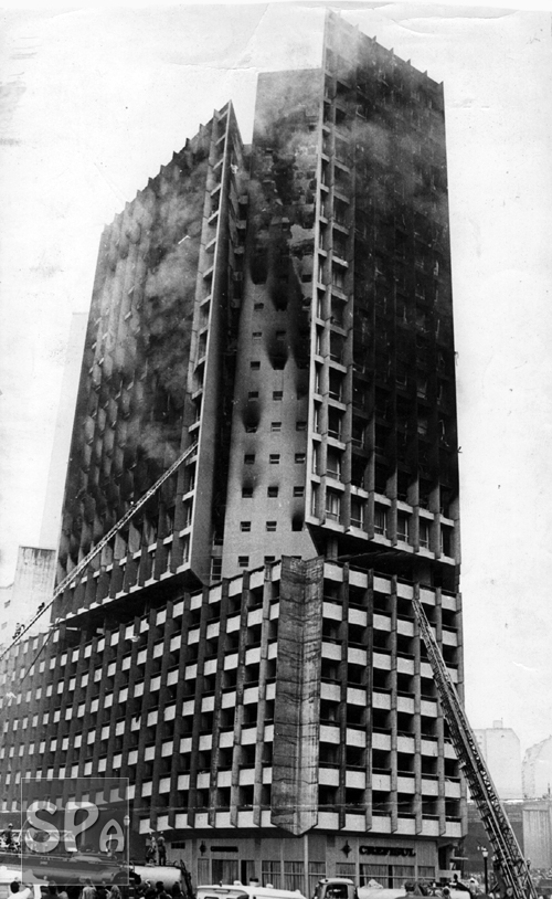 Edifício Joelma após a tragédia - Fonte - http://www.saopauloantiga.com.br/