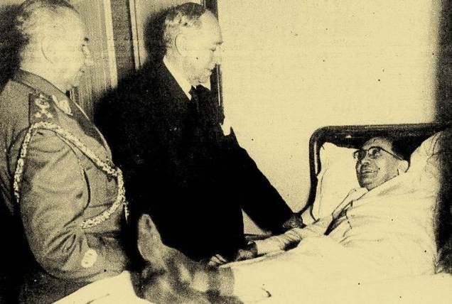O presidente Café convalescente, sendo visitado por Nereu Ramos e um militar 