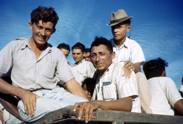Trabalhadores brasileiros em Parnamirim Field - Fonte - Ivan Dmitri/Michael Ochs Archives / Getty Images​, via - http://www.buzzfeed.com