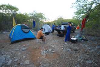 Para conhecer as cavernas de Felipe Guerra, muitas vezes devido a localização, só acampando para facilitar. Foto - Solon R. A. Netto