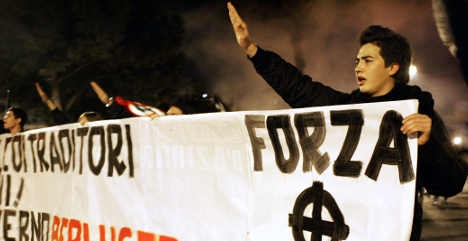 Itália - Fonte - http://www.thelocal.it/20130814/neo-nazis-prepare-to-party-in-Milan