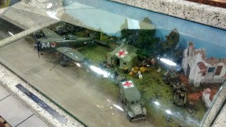 Um diorama mostrando um P-47 do 1o Grupo de Aviação de Caça da FAB na Itália