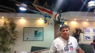 A camisa mostrou o entusiasta pela aviação.