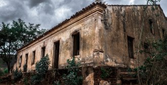 Antiga Casa Grande em Patos de Irerê (PB), onde a mulher de Marcolino, protetor de Lampião, ficou refém da polícia com outras mulheres. 