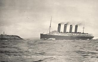 O Lusitânia navegando na mesma área onde seria afundado em 1915