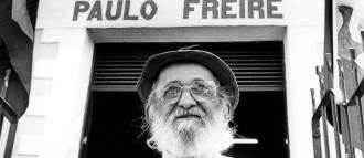 O pernambucano Paulo Freire está na lista. Uma frade - ”O educador já não é o que apenas educa, mas o que, enquanto educa, é educado, em diálogo com o educando que, ao ser educado, também educado”