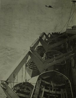 Um PBY Catalina sobrevoando o General Mann