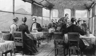 30 de janeiro de 1886: Os passageiros a bordo do trem Orient Express são servidos o almoço. Publicação original: The Graphic - pub. 1886 (Foto por Hulton Archive / Getty Images)