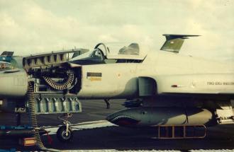 F-5 brasileiro e suas garras.