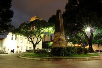 Na André de Albuquerque, monumentos que indicam a fundação da cidade estão pichados e sem placas de informações - Fot - Alex Régis