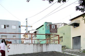 Praça da Santa Cruz da Bica está abandonada - Foto - Alex Régis