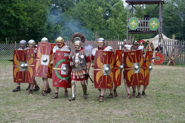 800px-Roman_legion_at_attack