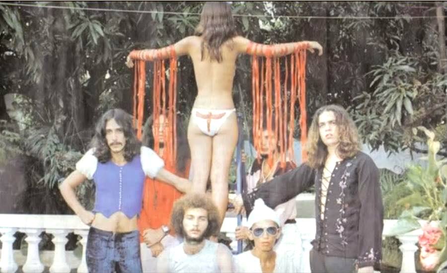 Ave Sangria Na frente Marcopolo, Agrício Noya, Almir Oliveira, Ivinho. Atrás Paulo Rafael e Israel Semente Proibhida.