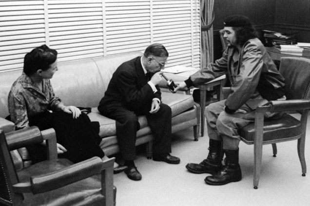 Simone-de-Beauvoir-Jean-Paul-Sartre-e-Ernesto-‘Che’-Guevara-em-1960-em-Cuba