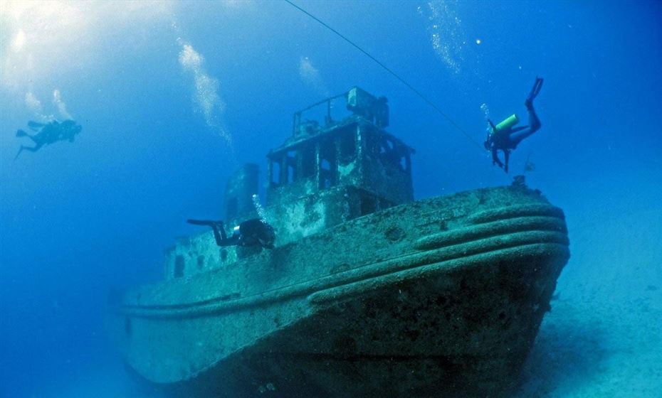 18988693080009305600000