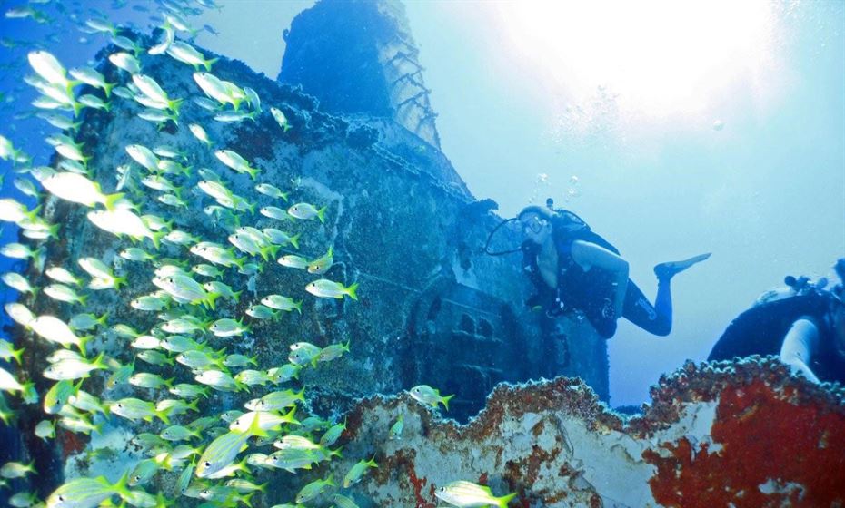 18988793080009305600000