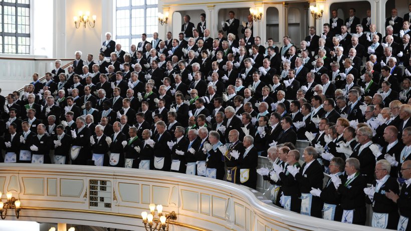 1500-Freimaurer-in-der-Hamburger-Michaeliskirche