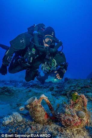 2CDAED9400000578-3251868-The_ten_man_dive_team_also_recovered_items_including_an_intact_a-a-14_1443434447174