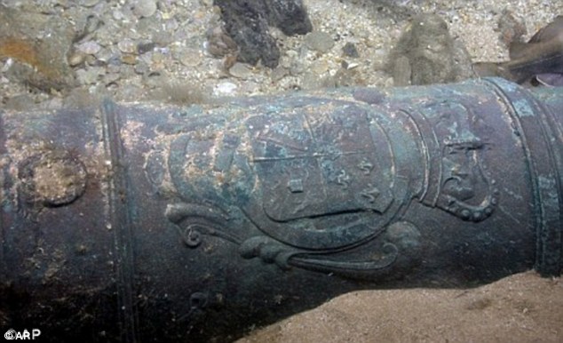 article-2090125-1167159D000005DC-560_634x386